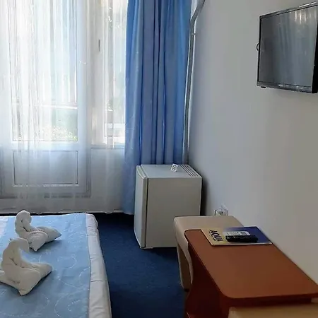 Aqua Πανσιόν 2*