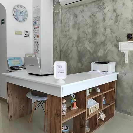 Aqua Πανσιόν 2*