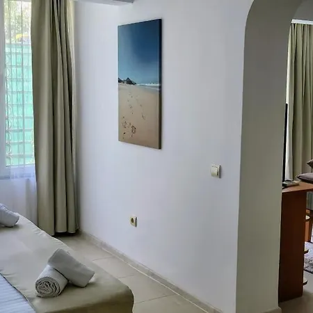 Aqua אפורי סוד